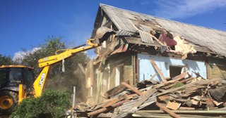 Промышленный демонтаж пристроек к дому в Ревде | Цены от 568 руб. за м2