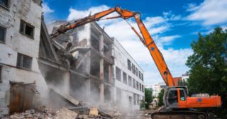 Промышленный демонтаж зданий Ревда, цена от 2939 руб.